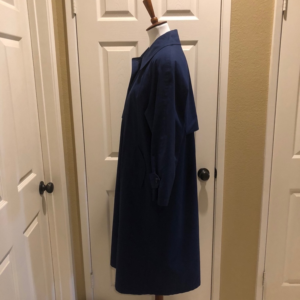 Navy blue London Fog coat in EUC - Picture 5 of 7
